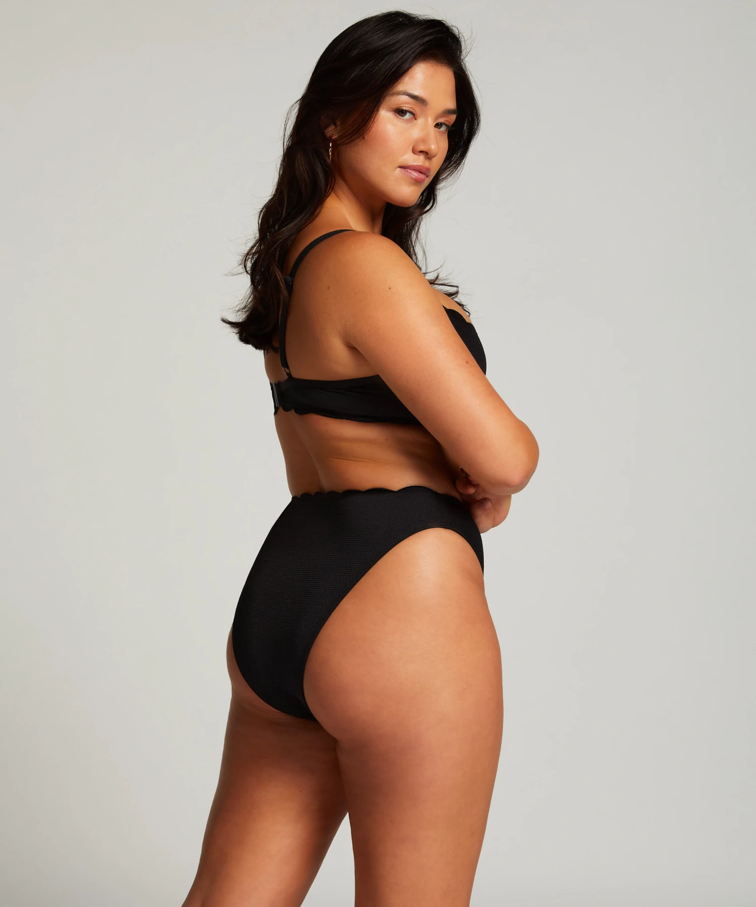 Bikini-Slip Mit Hohem Beinausschnitt Scallop 5 Bikini-Slip Mit Hohem Beinausschnitt Scallop – Bild 3