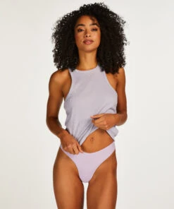 Hoch Ausgeschnittener String Invisible