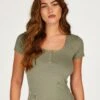Kurzärmeliges Pyjama-Top Henley -Mode-Dessous-Geschäft 201797 1 1