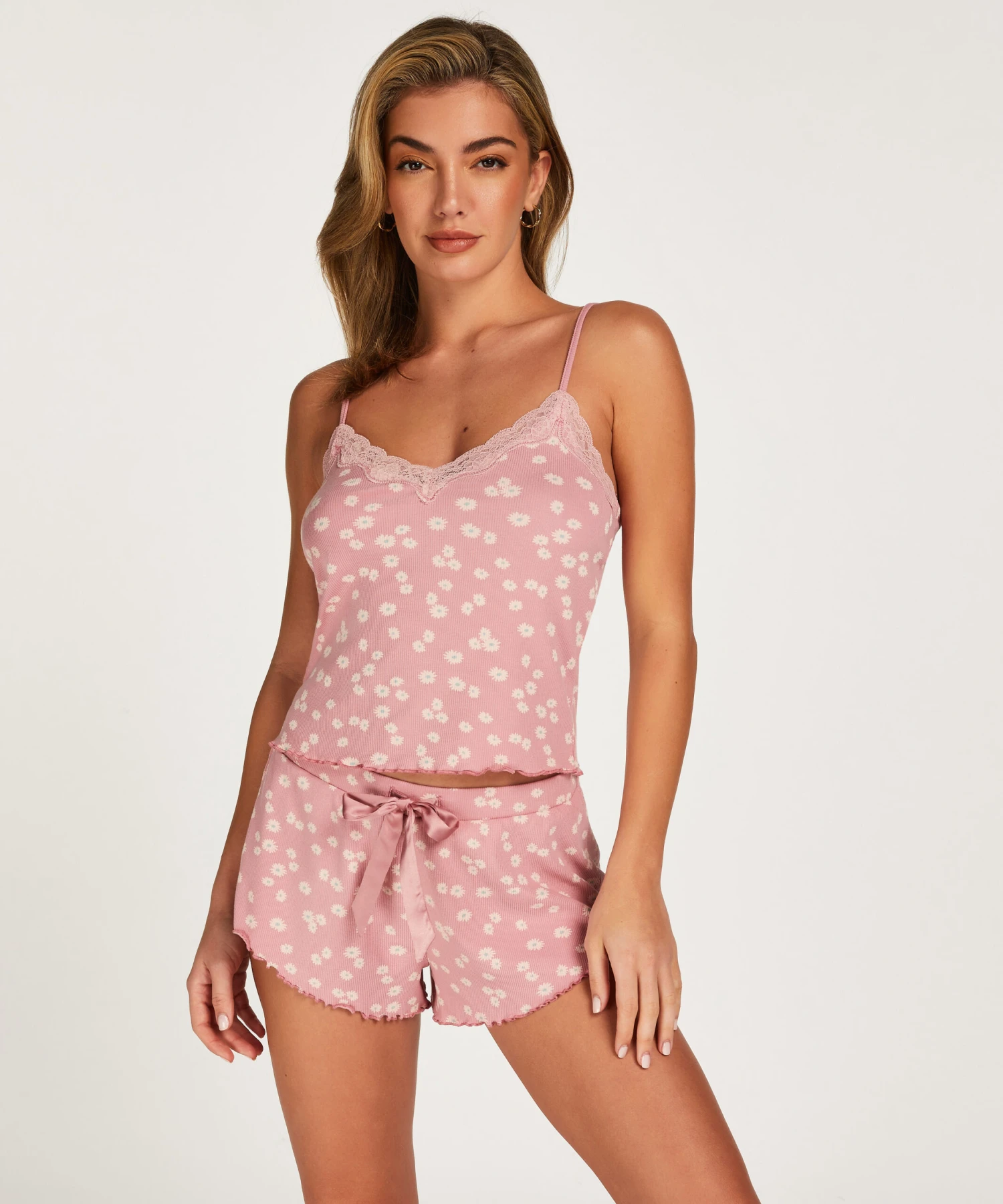 Gerippte Spitzenshorts 3 Gerippte Spitzenshorts